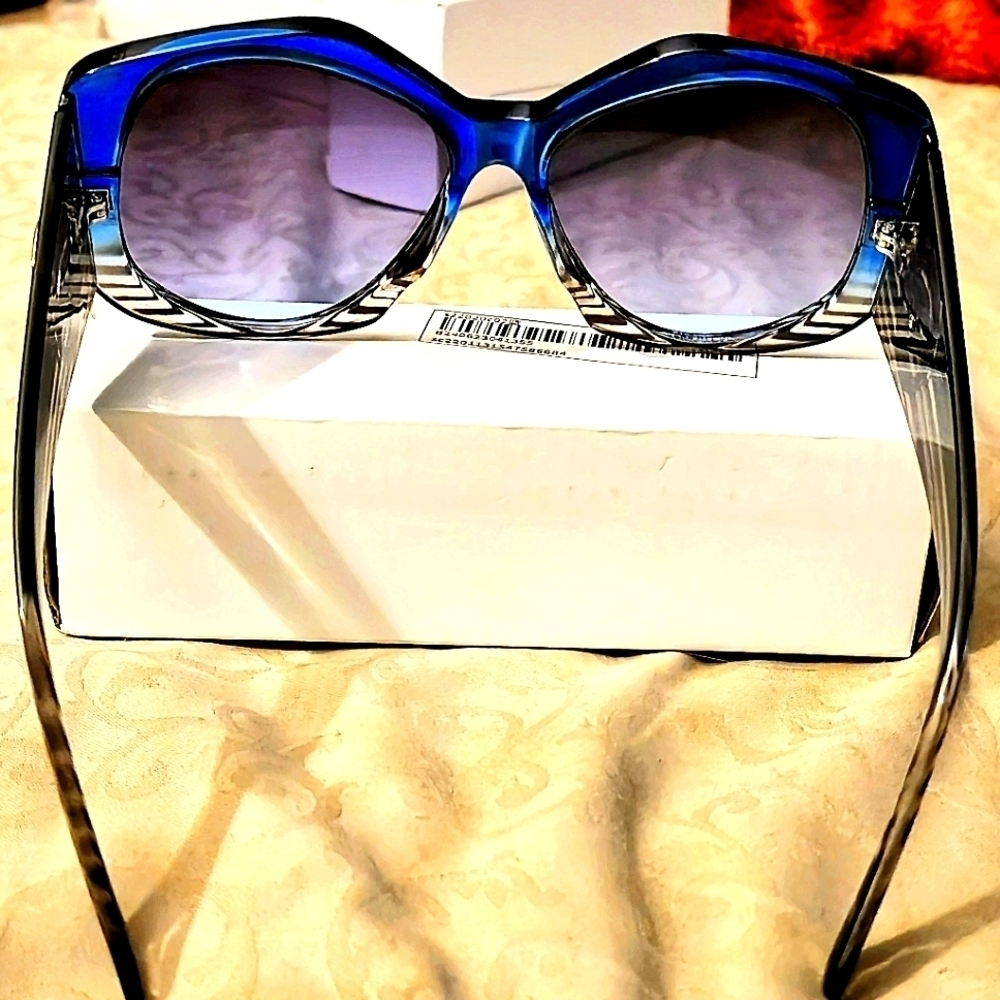 Large Eye Covering Thick Designer Sunglasses - Geometric Shaped Frame - Picture 3 of 4